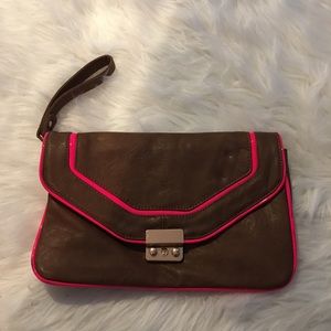 Aldo clutch